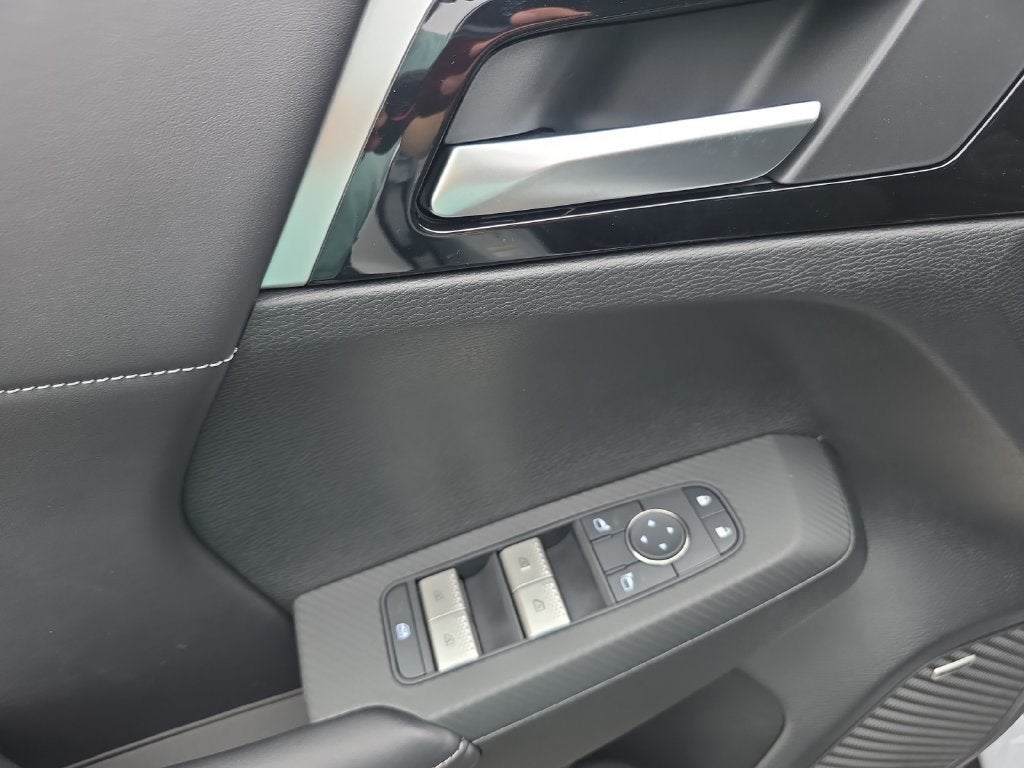 2026 Mitsubishi Outlander LE