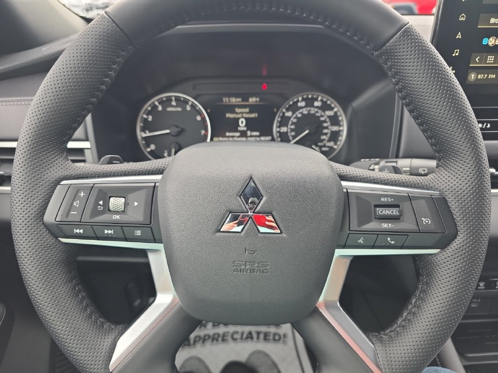 2026 Mitsubishi Outlander LE