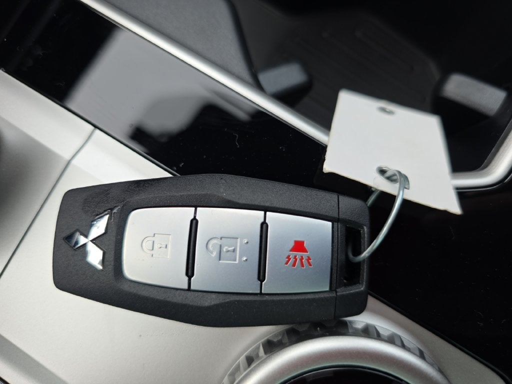 2026 Mitsubishi Outlander LE