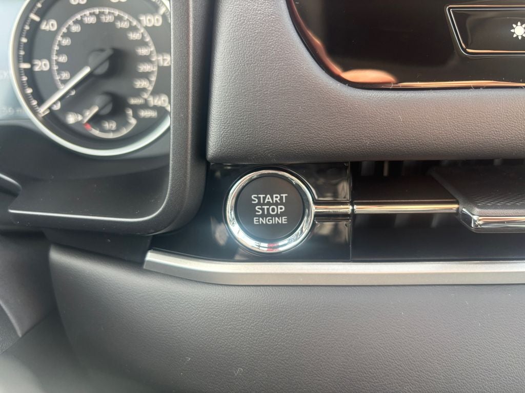 2026 Mitsubishi Outlander SE