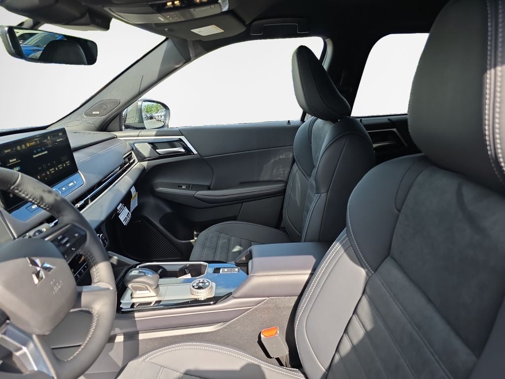 2026 Mitsubishi Outlander LE