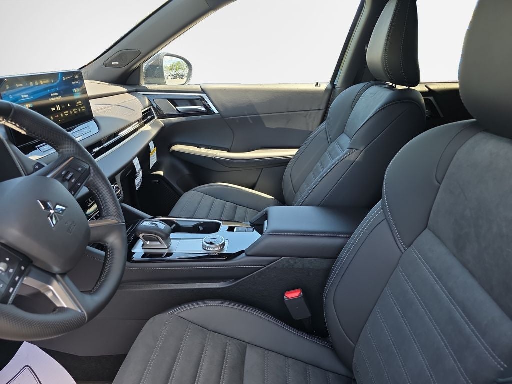 2026 Mitsubishi Outlander LE