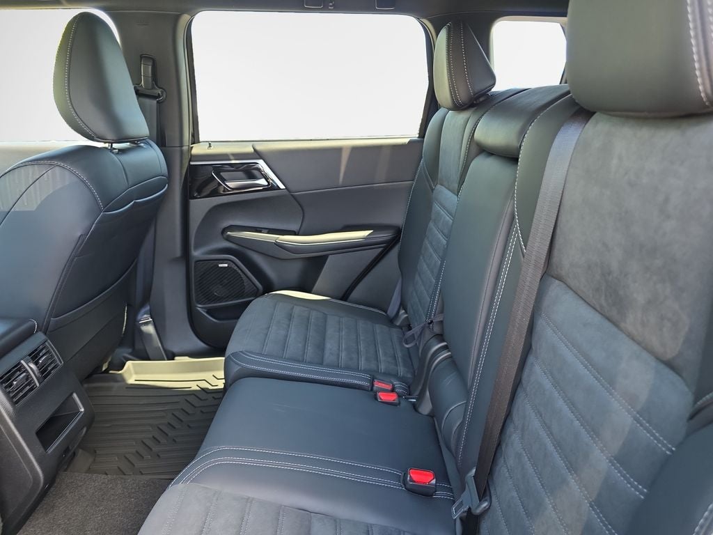 2026 Mitsubishi Outlander LE