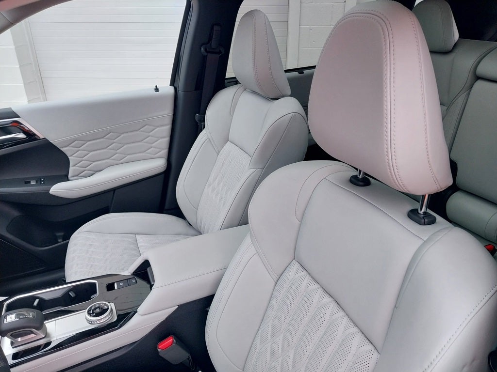 2025 Mitsubishi Outlander SEL Platinum Edition