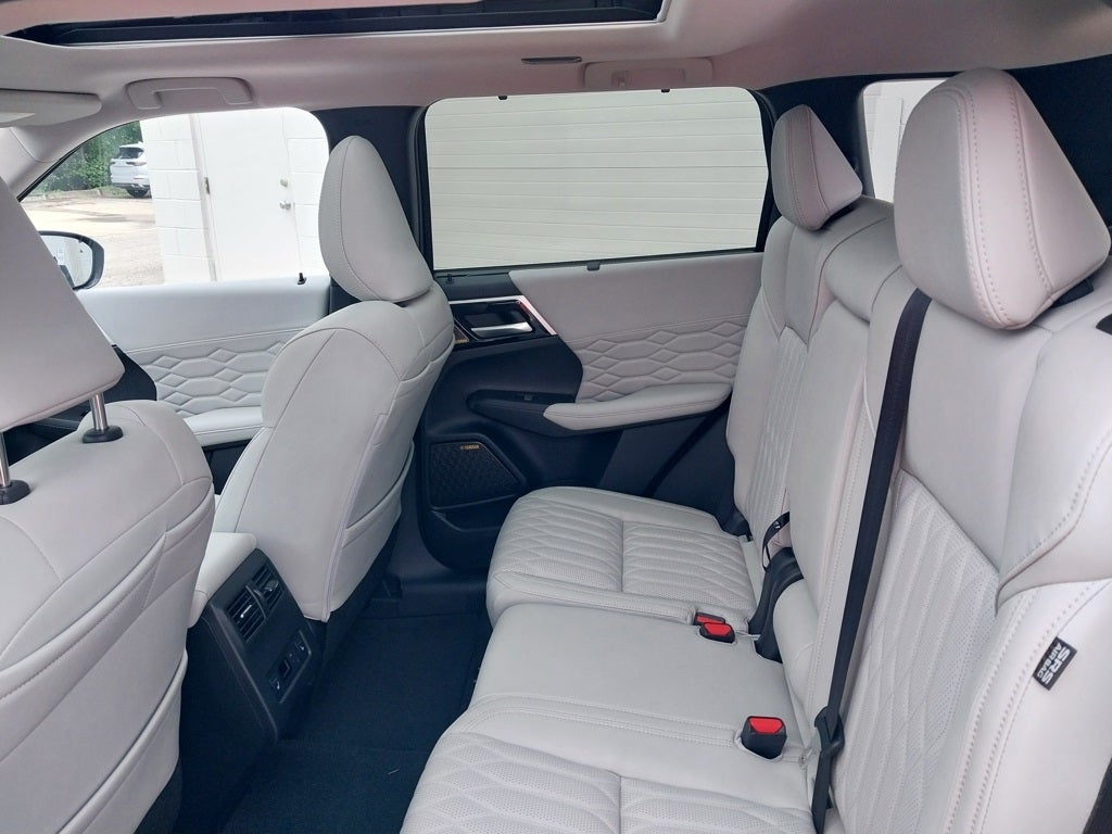 2025 Mitsubishi Outlander SEL Platinum Edition