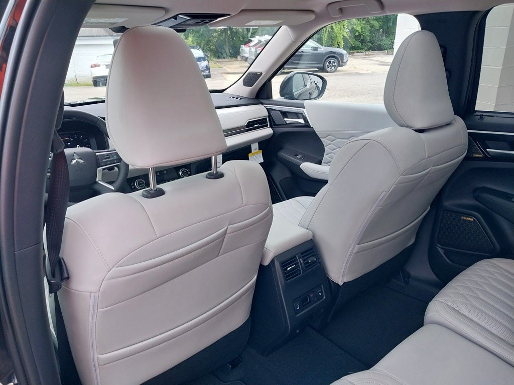 2025 Mitsubishi Outlander SEL Platinum Edition