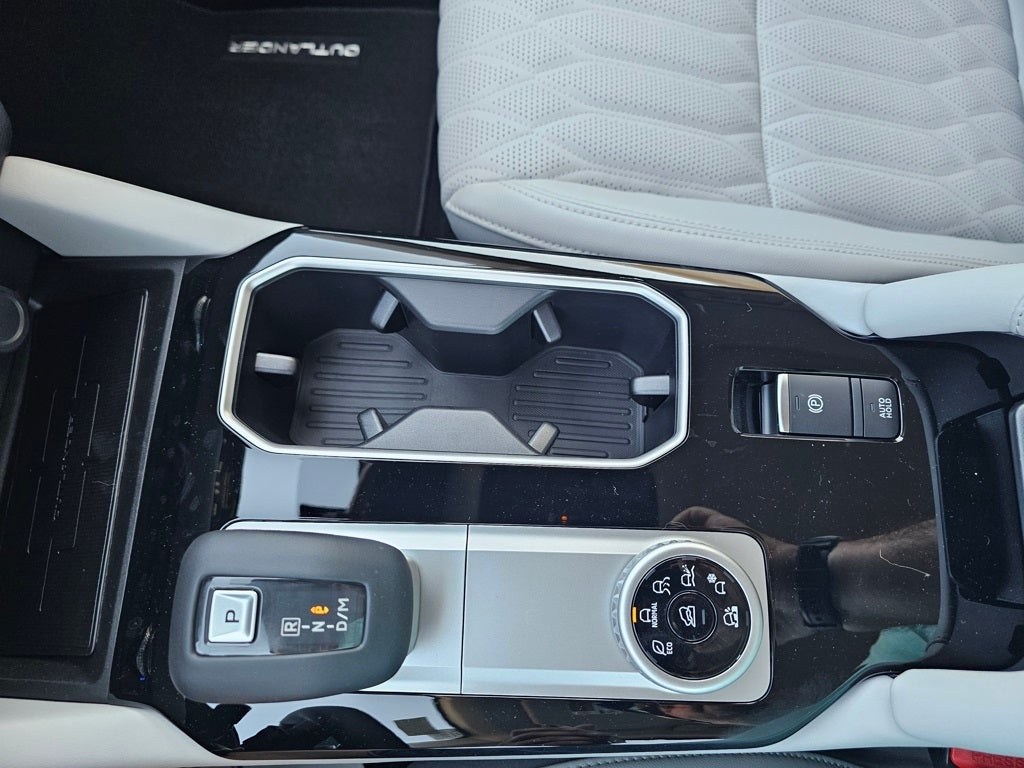 2025 Mitsubishi Outlander SEL Platinum Edition