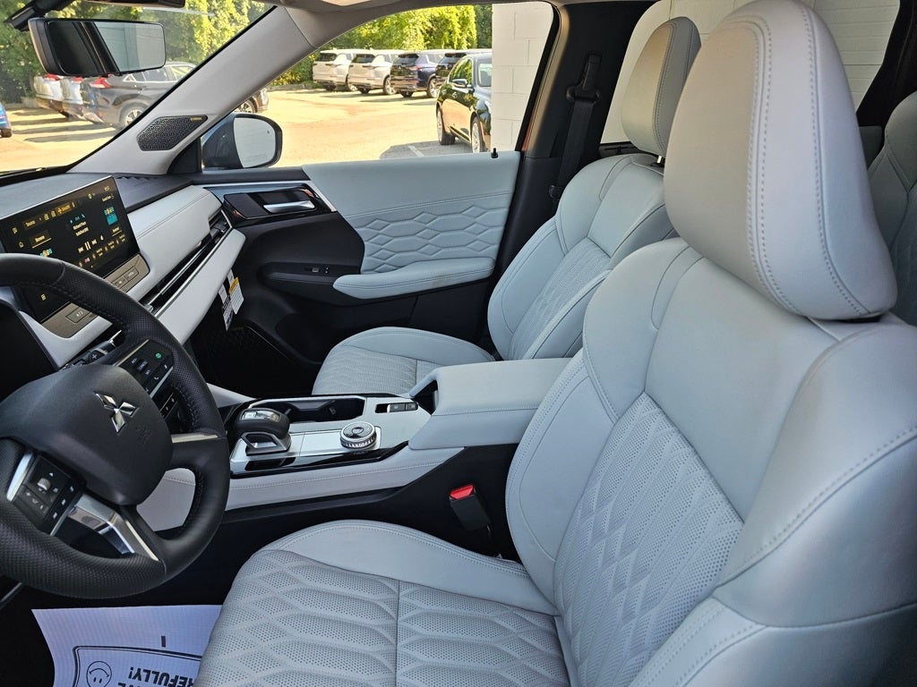 2025 Mitsubishi Outlander SEL Platinum Edition