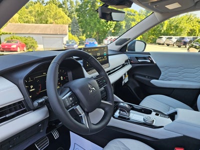 2025 Mitsubishi Outlander SEL Platinum Edition