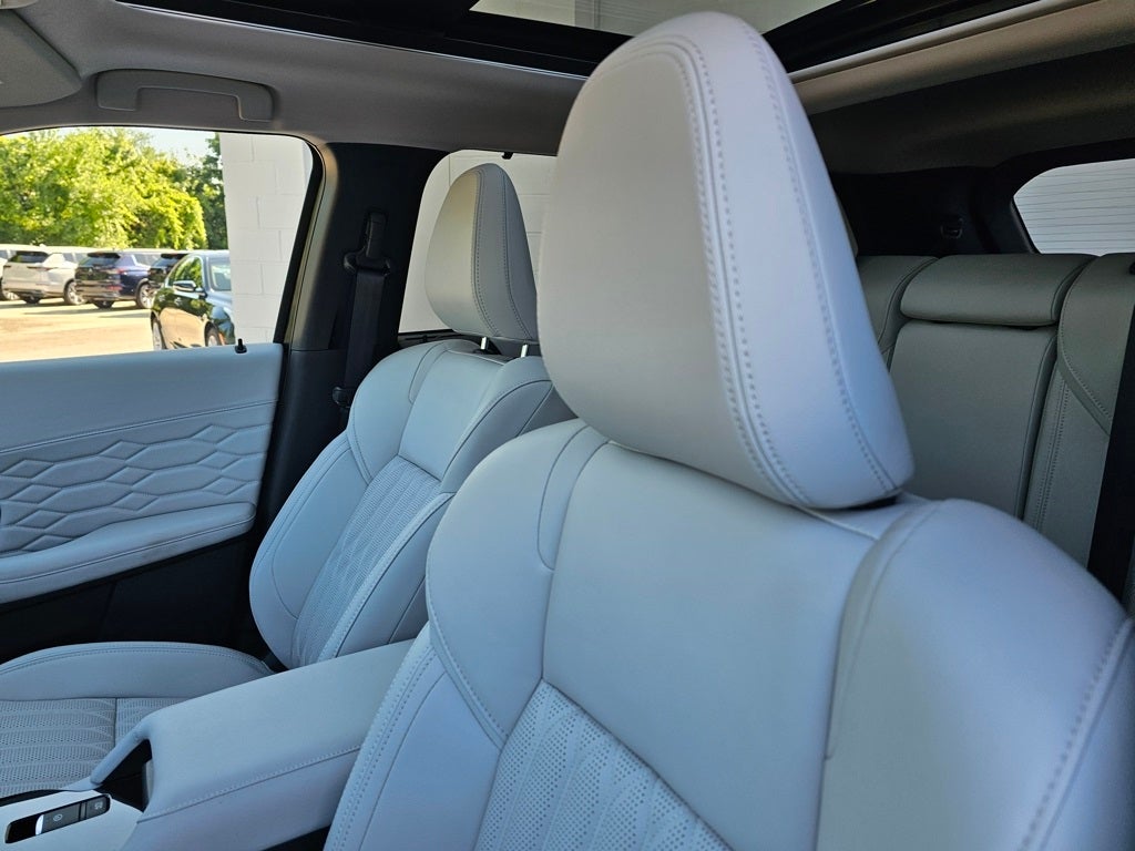 2025 Mitsubishi Outlander SEL Platinum Edition