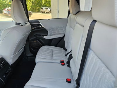 2025 Mitsubishi Outlander SEL Platinum Edition