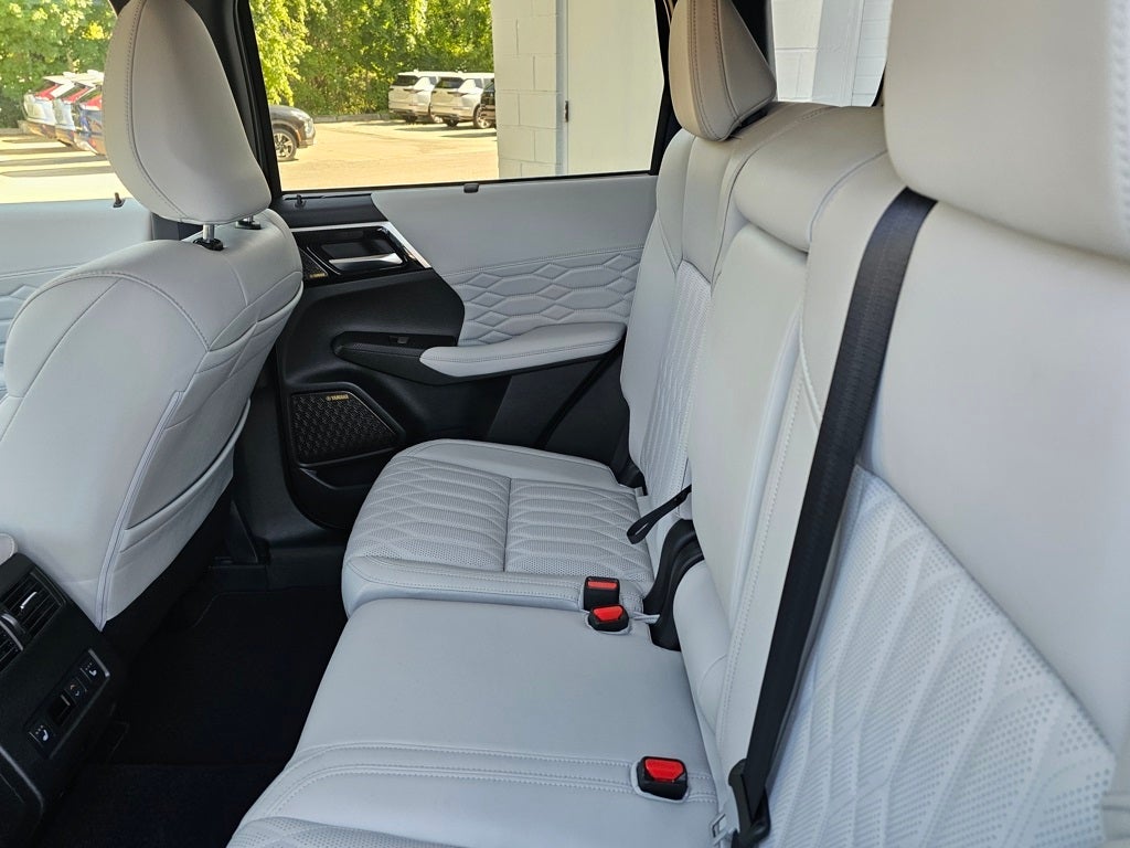 2025 Mitsubishi Outlander SEL Platinum Edition