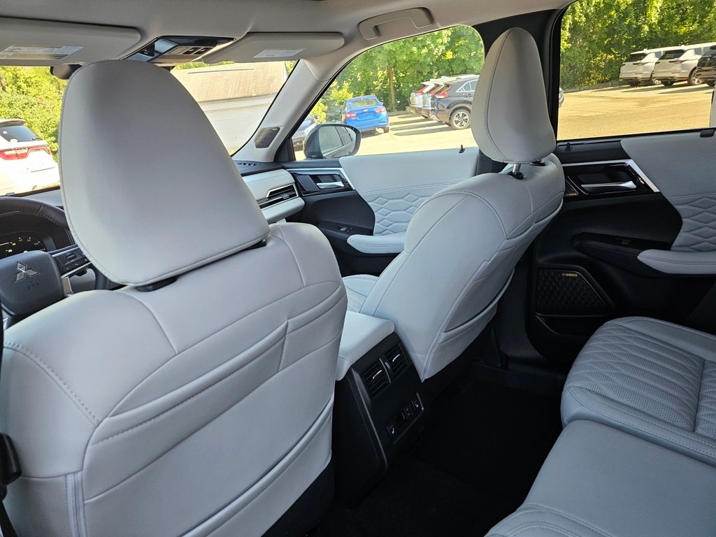 2025 Mitsubishi Outlander SEL Platinum Edition