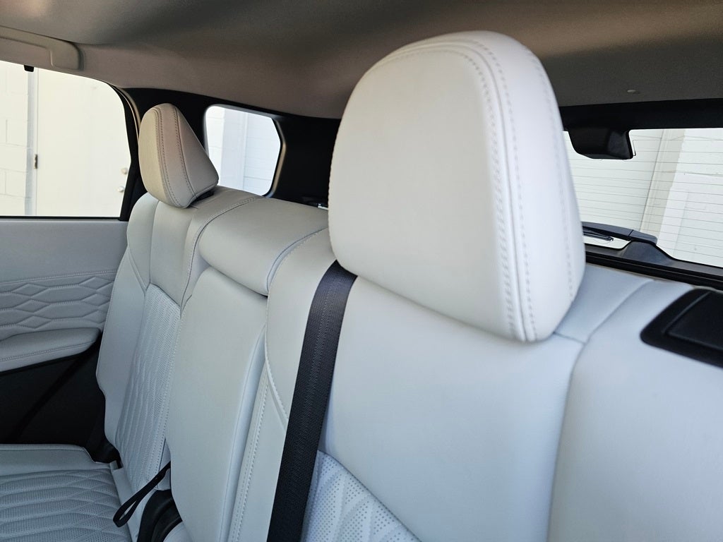 2025 Mitsubishi Outlander SEL Platinum Edition