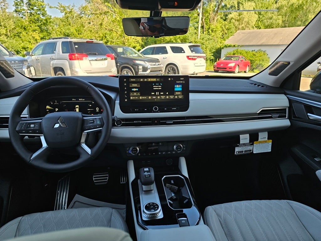 2025 Mitsubishi Outlander SEL Platinum Edition