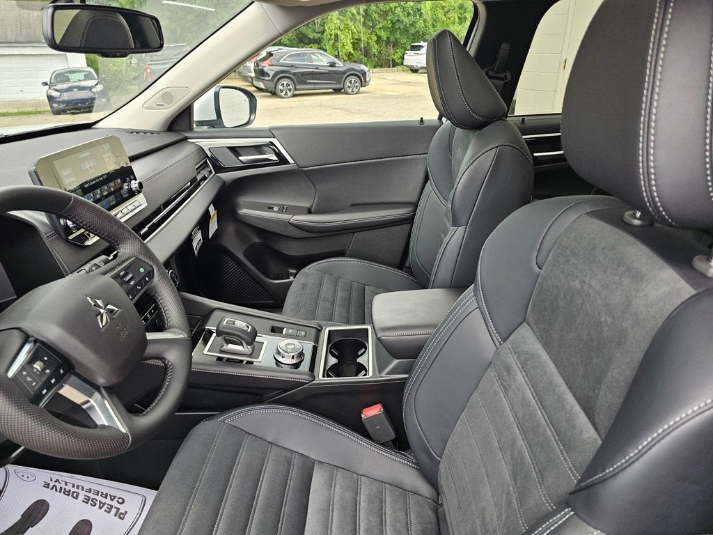 2025 Mitsubishi Outlander PHEV SE