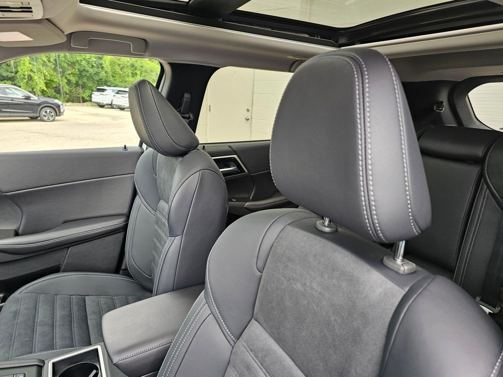 2025 Mitsubishi Outlander PHEV SE