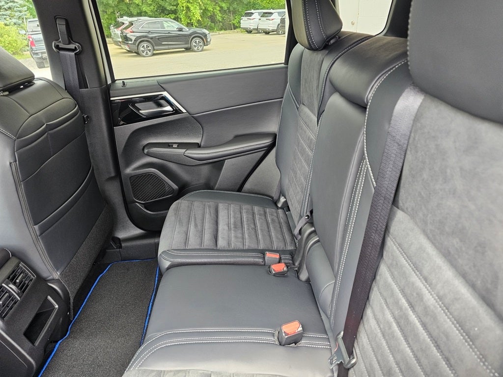 2025 Mitsubishi Outlander PHEV SE