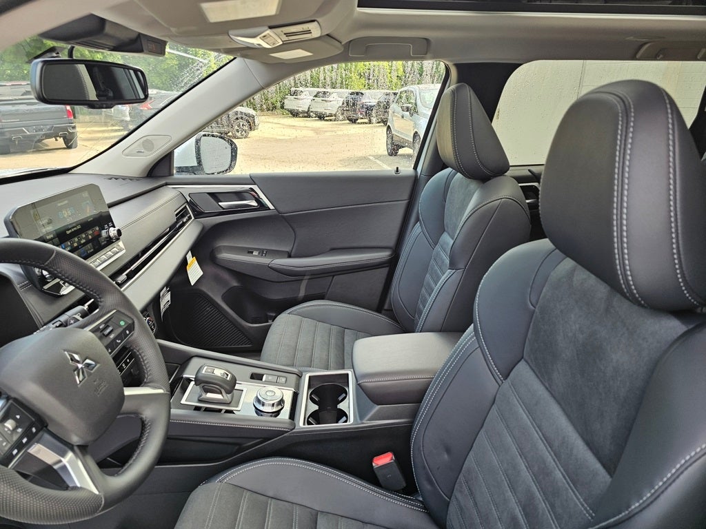 2025 Mitsubishi Outlander PHEV SE