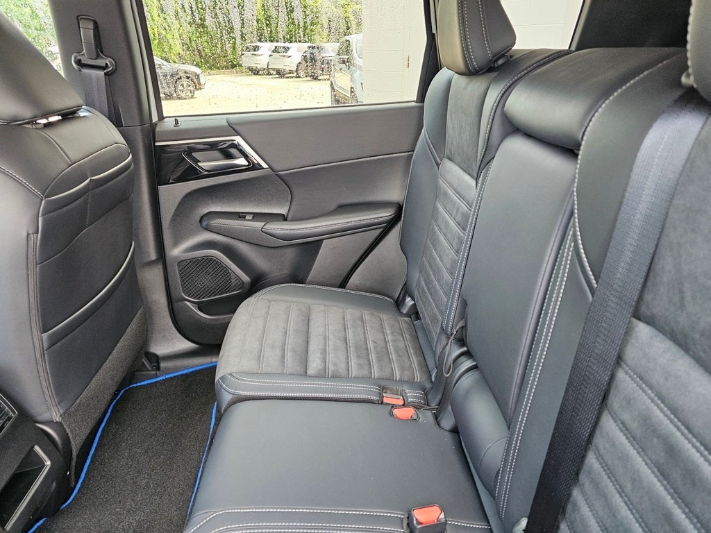 2025 Mitsubishi Outlander PHEV SE