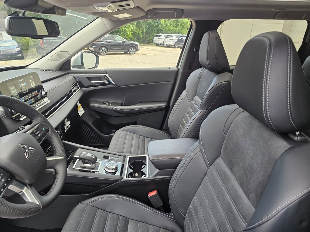 2025 Mitsubishi Outlander PHEV SE