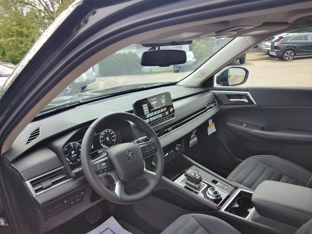 2025 Mitsubishi Outlander PHEV SE