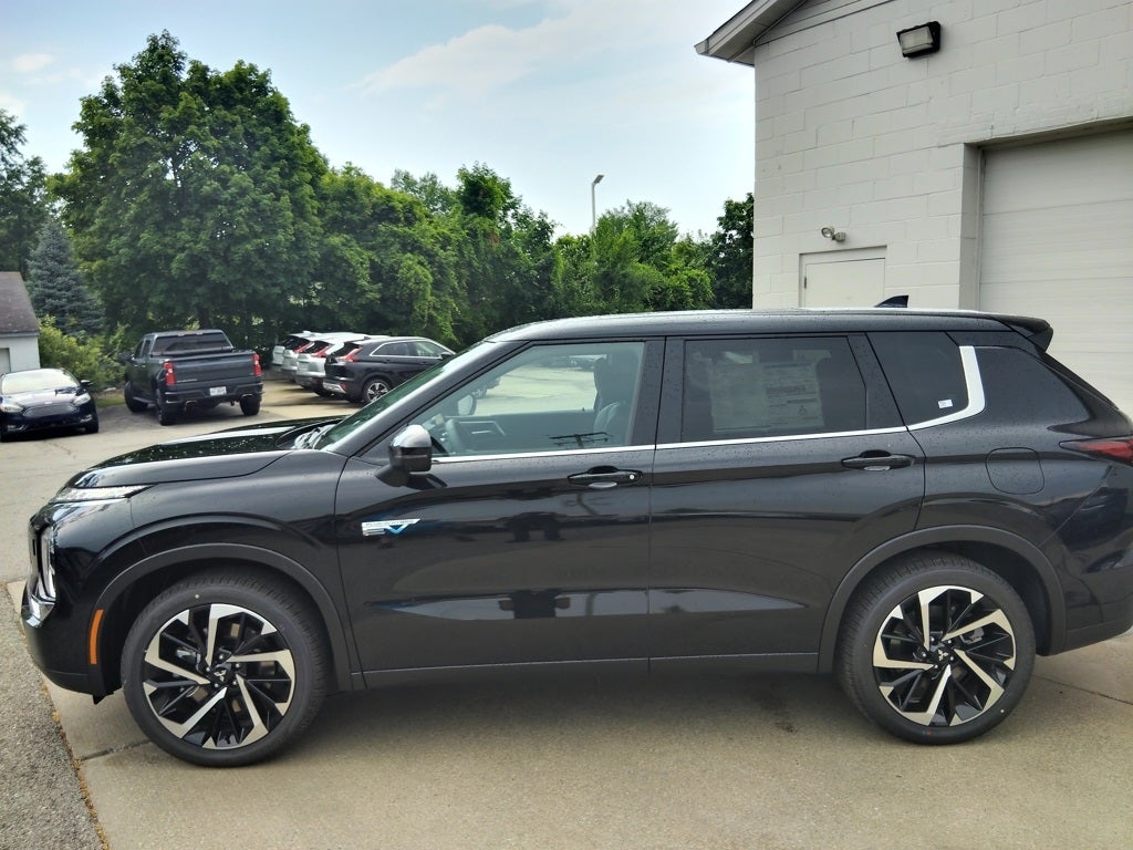 2025 Mitsubishi Outlander PHEV SE