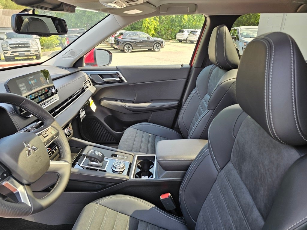 2025 Mitsubishi Outlander PHEV SE