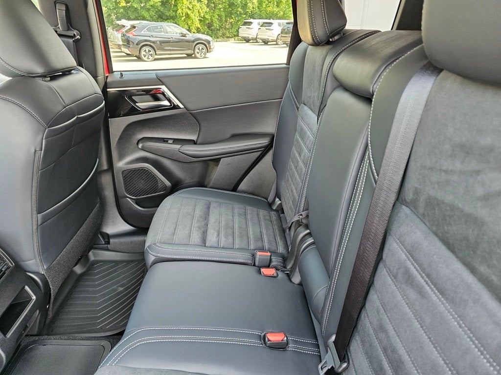 2025 Mitsubishi Outlander PHEV SE