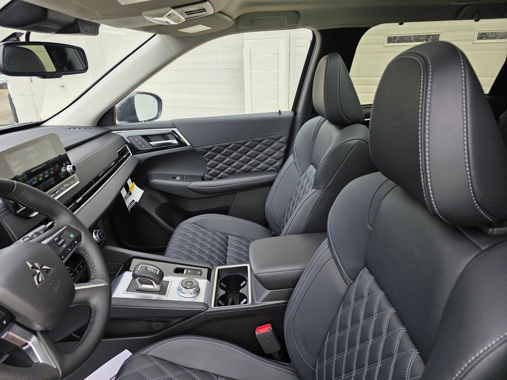 2025 Mitsubishi Outlander PHEV SEL