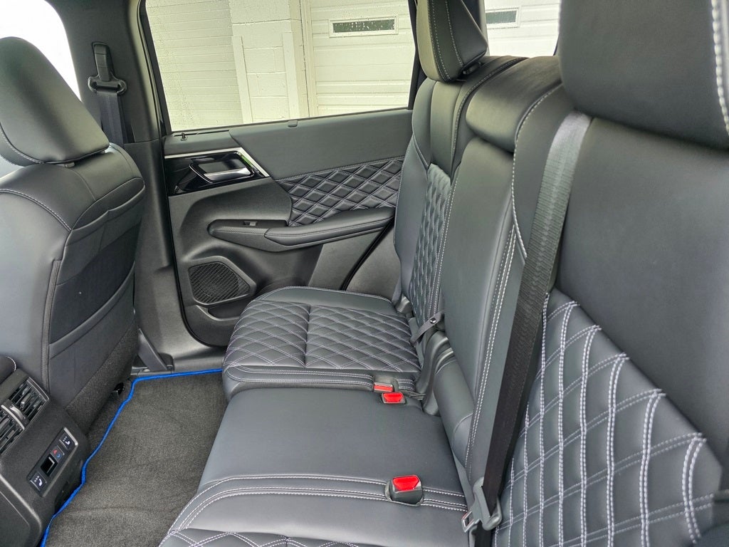 2025 Mitsubishi Outlander PHEV SEL